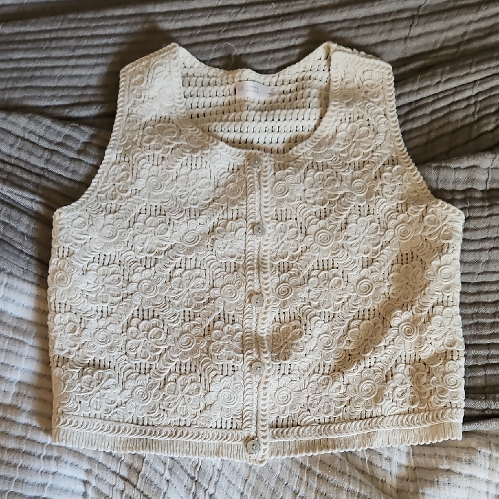 LC Lauren Conrad Cream Crochet Cropped Vest S